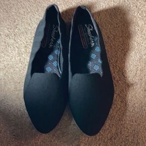 Black flats with ruffle. Stretchy fabric, memory foam. Super comfy.